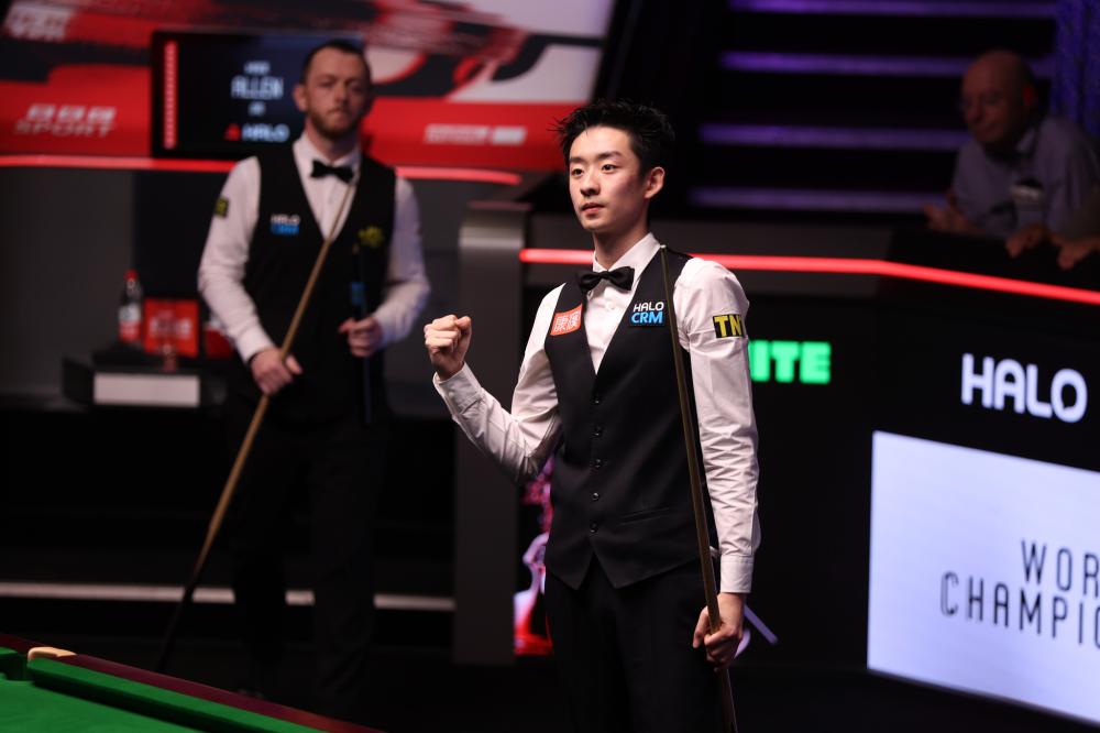 篮球传奇皮蓬：全能锋线巨星的职业生涯与辉煌瞬间揭秘